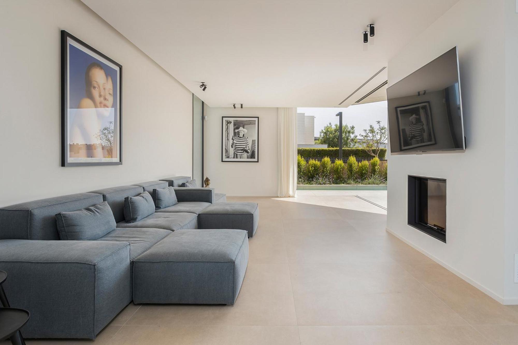 Al Fresco Center And 10 Minutes Walk From Amaizing Design New And New Urbanization Villa